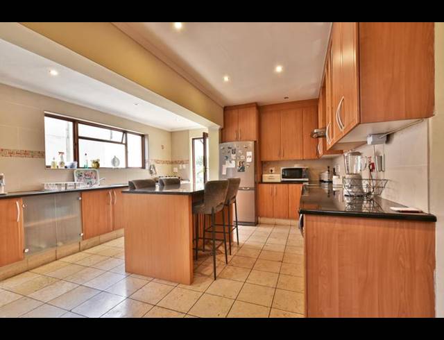 4 BEDROOM CLUSTER FOR SALE IN MORNINGSIDE